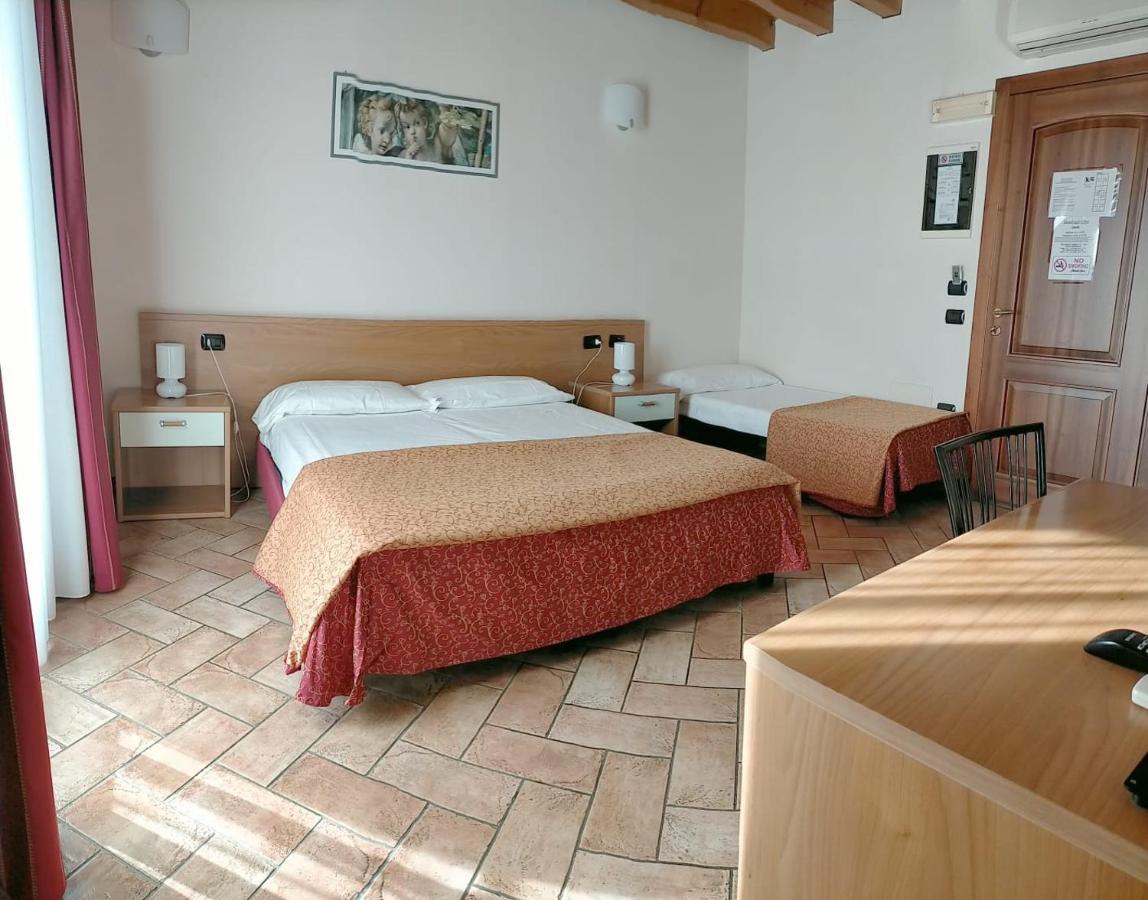 Hotel Agli Ulivi Valeggio sul Mincio Zewnętrze zdjęcie